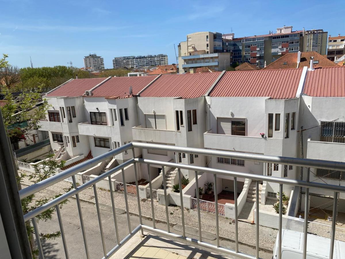 דירות קוסטה דה קפאריקה Painel Da Caparica מראה חיצוני תמונה